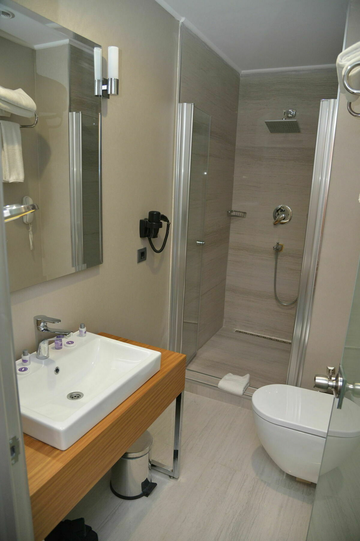 Discovery Hotel Istanbul Exterior photo