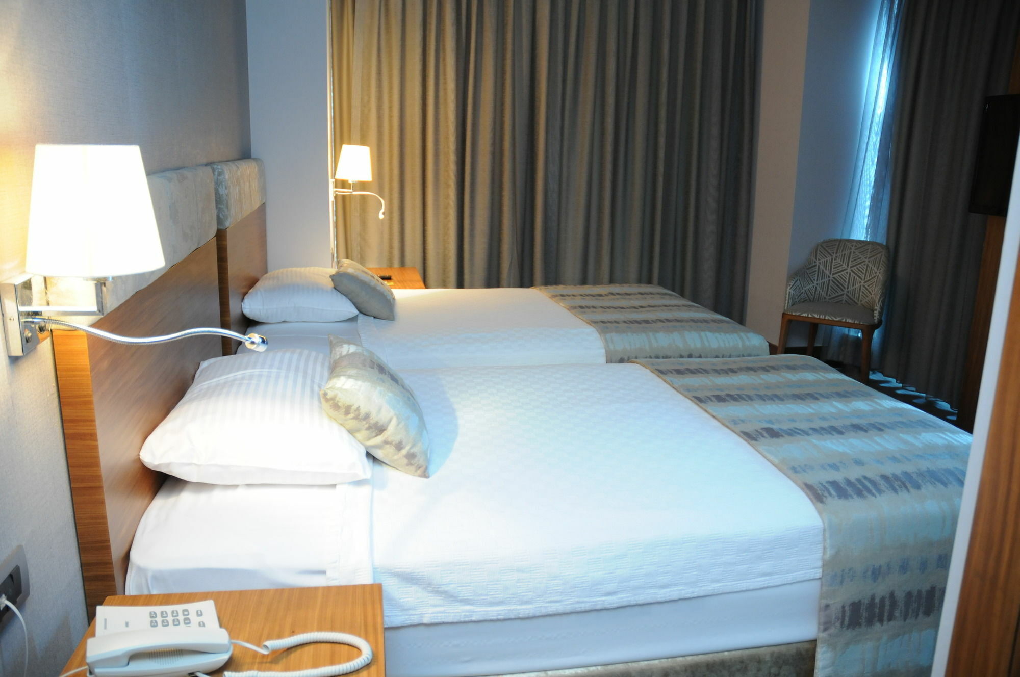 Discovery Hotel Istanbul Exterior photo