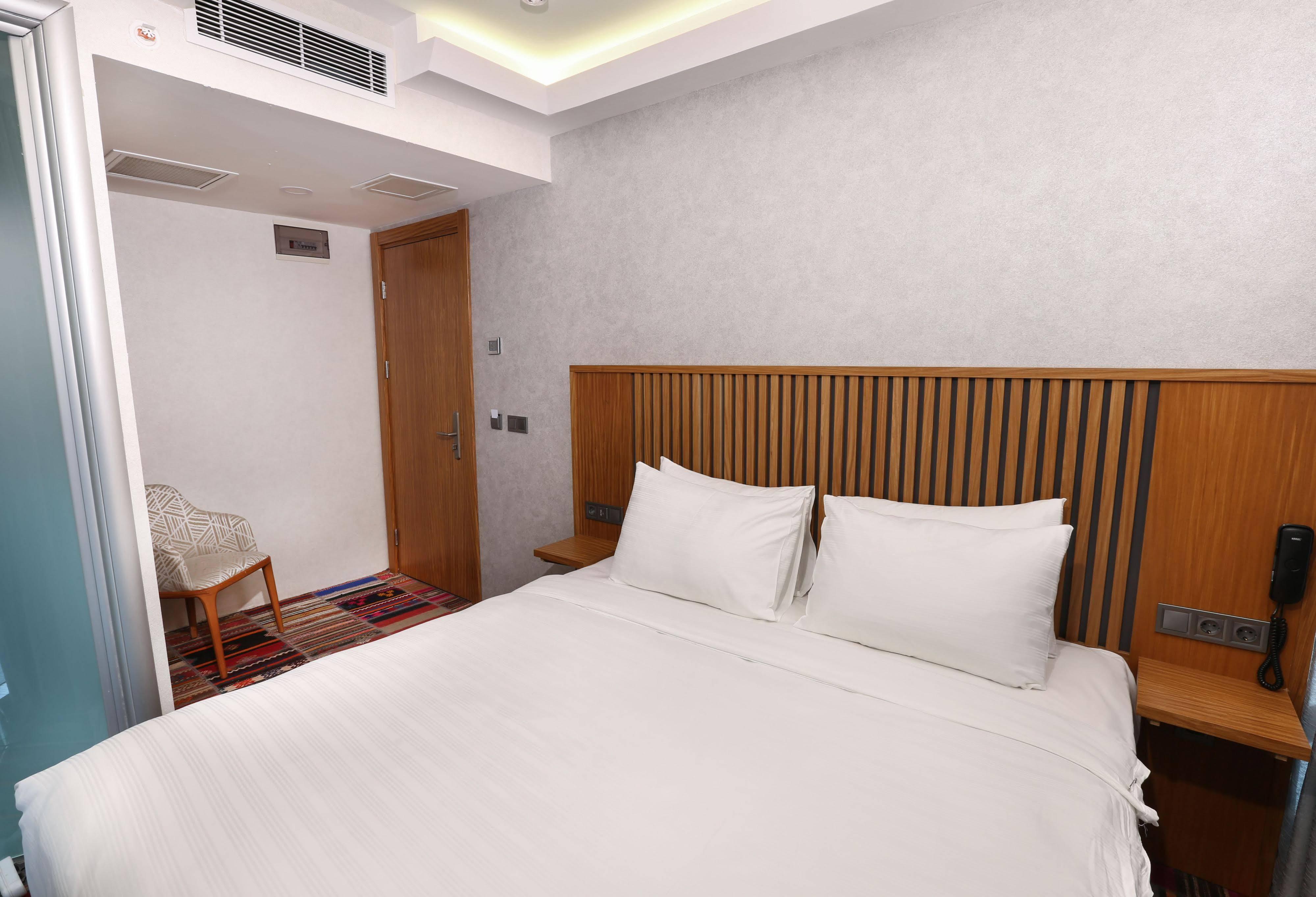 Discovery Hotel Istanbul Exterior photo