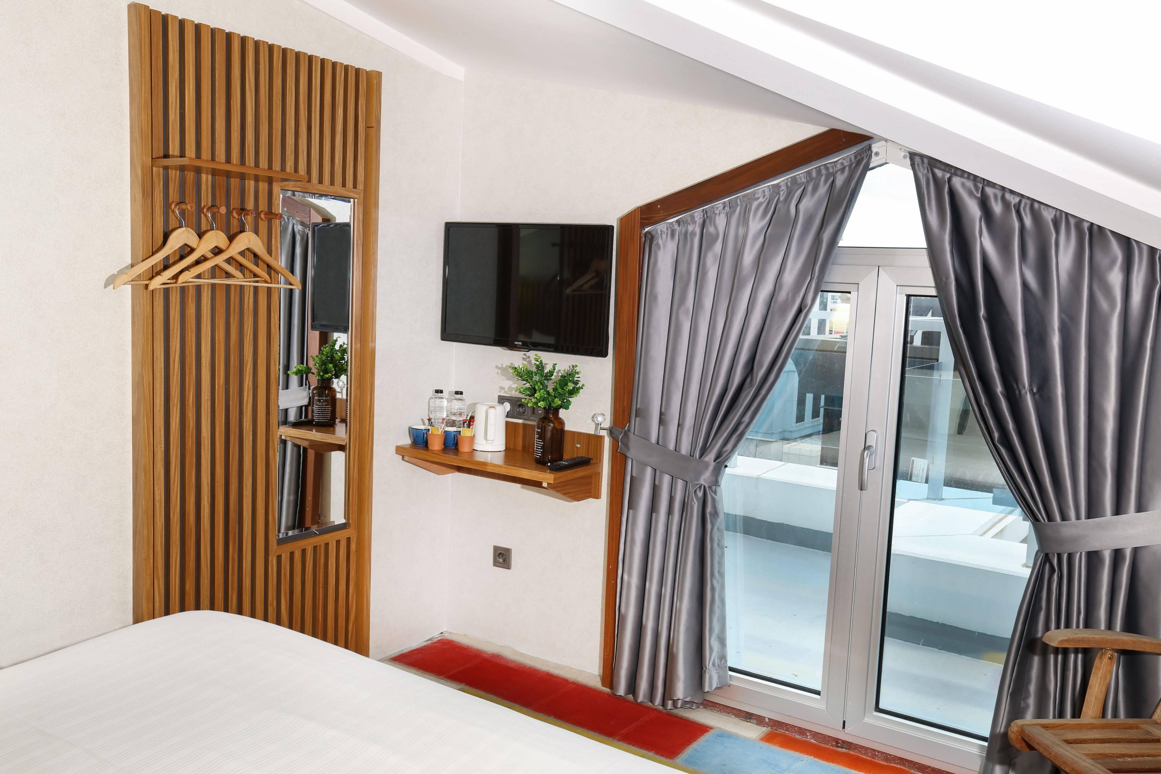 Discovery Hotel Istanbul Exterior photo